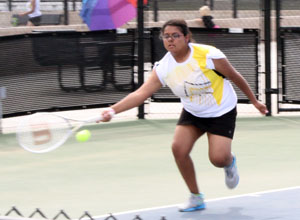 Tennis--Tennis starts season with younger squad