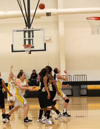 JV Maiden basketball makes run in third quarter to beat Tors by 30