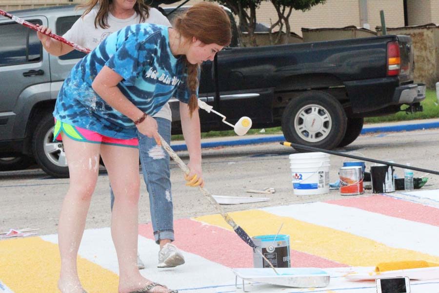 Rockin%E2%80%99and+rollin%E2%80%99--%0ASenior+FFA+member+Carlye+Winfrey+coats+her+roller+in+paint+on+Sept.+15+as+she+paints+stripes+on+her+parking+spot.+Winfrey+came+up+with+the+fundraiser+as+part+of+a+service+project+in+FFA+to+gather+money+to+paint+a+community+mural.