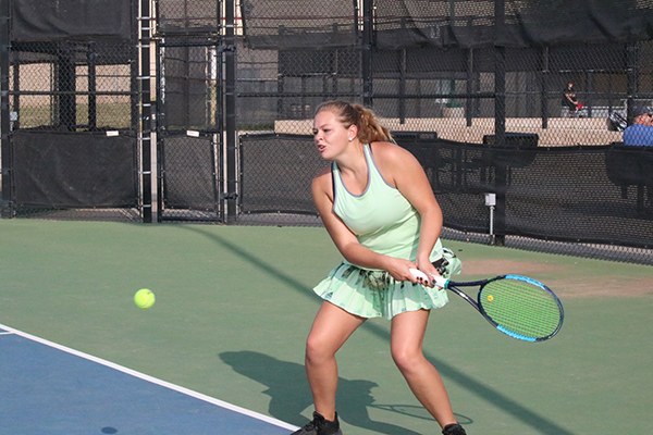 Power play--In womens singles, senior Lauren Smith returns fire against Andrews on Sept. 19. Smith defeated Durham, 6-4, 6-2.