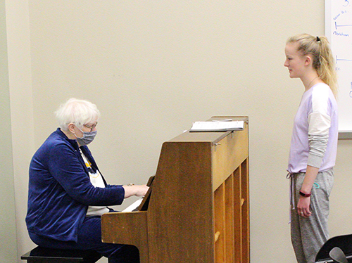 Working toward state--
Accompaniest Jean Moffatt plays as senior soprano Amber Wilkey works on her solo “Non posso dis perar” for UIL solo and ensemble competition during eighth period A Cappella on Jan. 13. Wilkey qualified for state in both solo and ensemble on Feb. 5.
