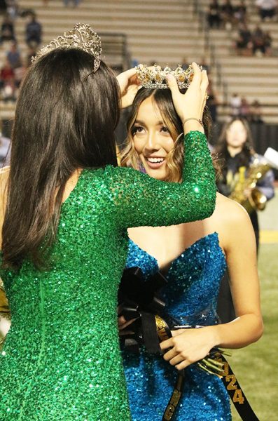 Crowning moment--
2022 homecoming Queen Isabella Parkey crowns senior Yatziry Argonez Chavaria as the 2023 queen during halftime of the football game on Sept. 8.
