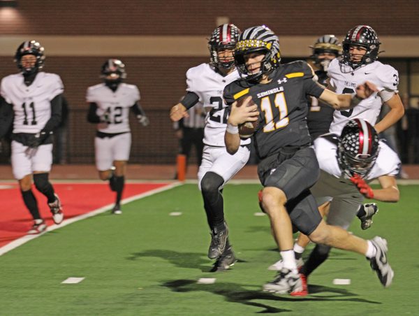 Keeper TD--
Senior quarterback Wyatt Holmstrom scores during the second quarter of the Indians' 70-32 bi-district win over Levelland on Nov. 14. Holmstrom earned offensive MVP from district coaches.