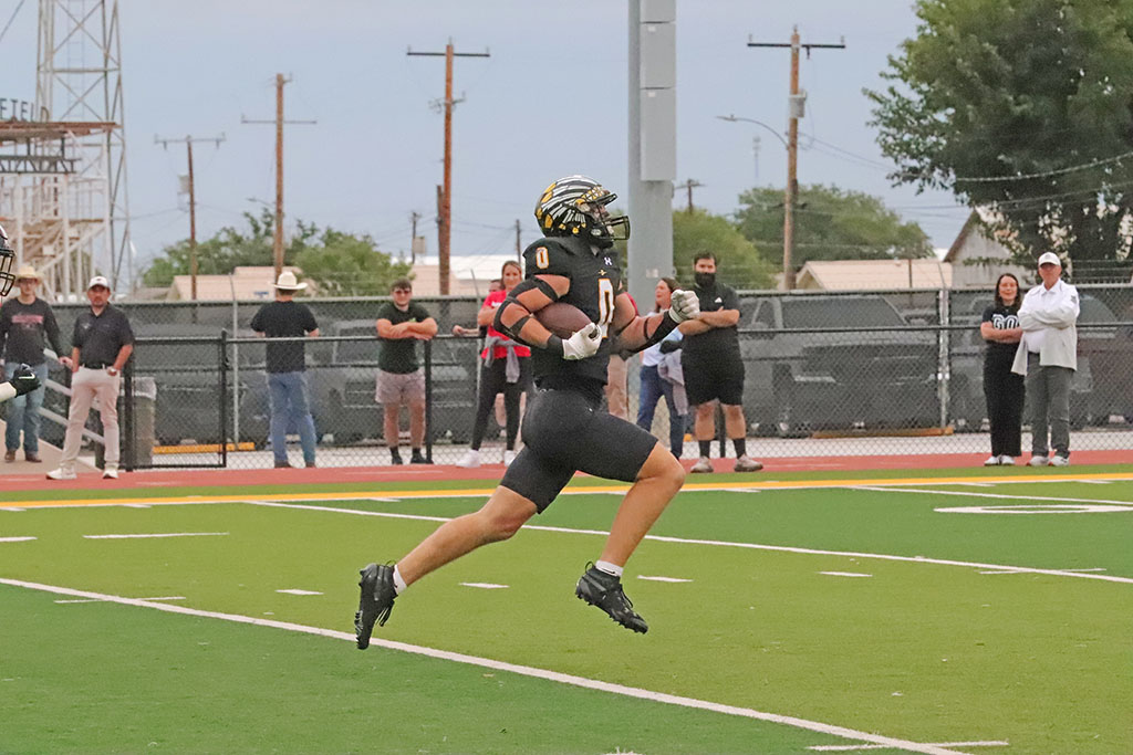 SCAMPER TO SCORE--Senior running back Caton Cramer sprints for one of his four touchdowns during preseason action with Shallowater on Sept. 5. The Indians defeated the Mustangs, 45-27.